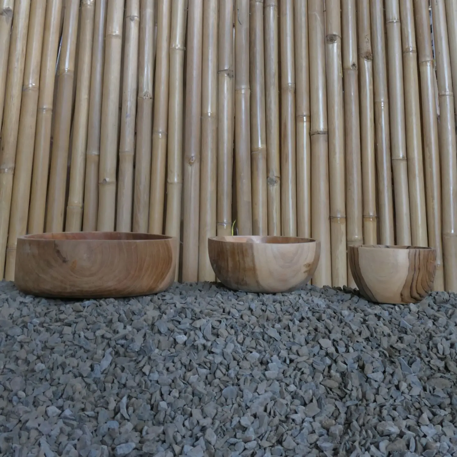  Product image 2 of the product “Salad bowls round, wide from teak root wood, Set of 3. Sizes: L: 25x25x9cm H. M:20x20x8cm H. S: 15x15x7cm H. ”